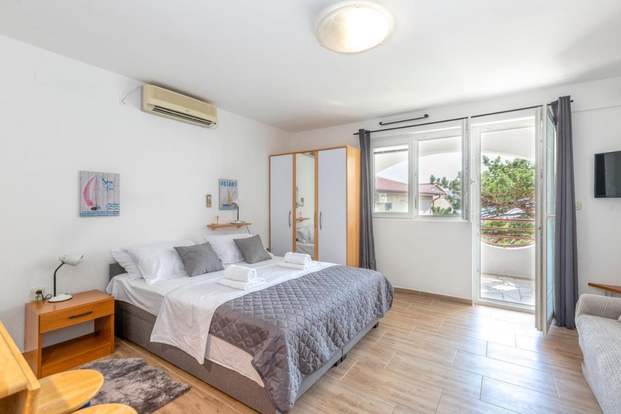 Apartmani Luky Karlobag Exterior foto