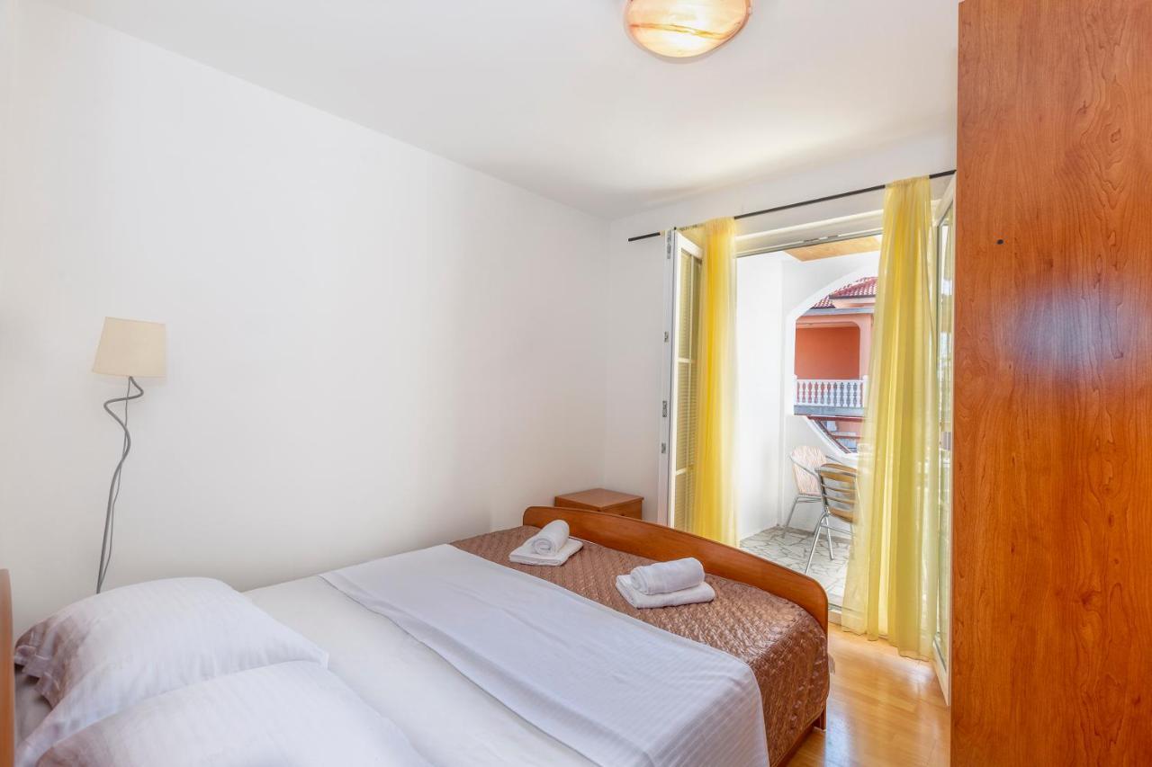 Apartmani Luky Karlobag Exterior foto