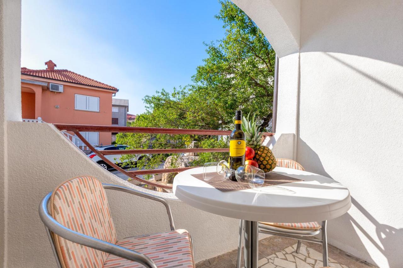 Apartmani Luky Karlobag Exterior foto