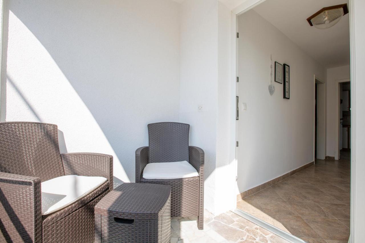Apartmani Luky Karlobag Exterior foto
