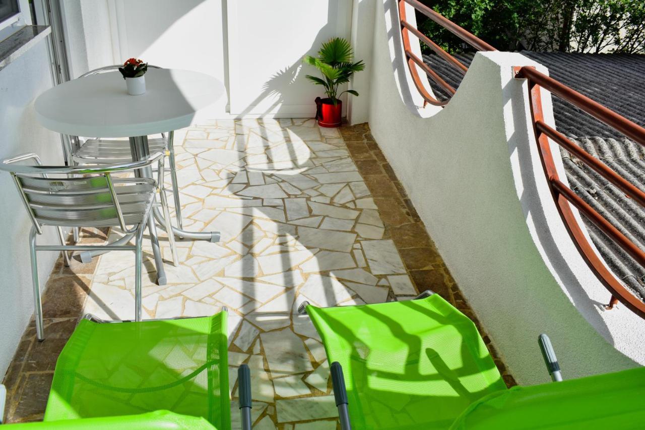 Apartmani Luky Karlobag Exterior foto