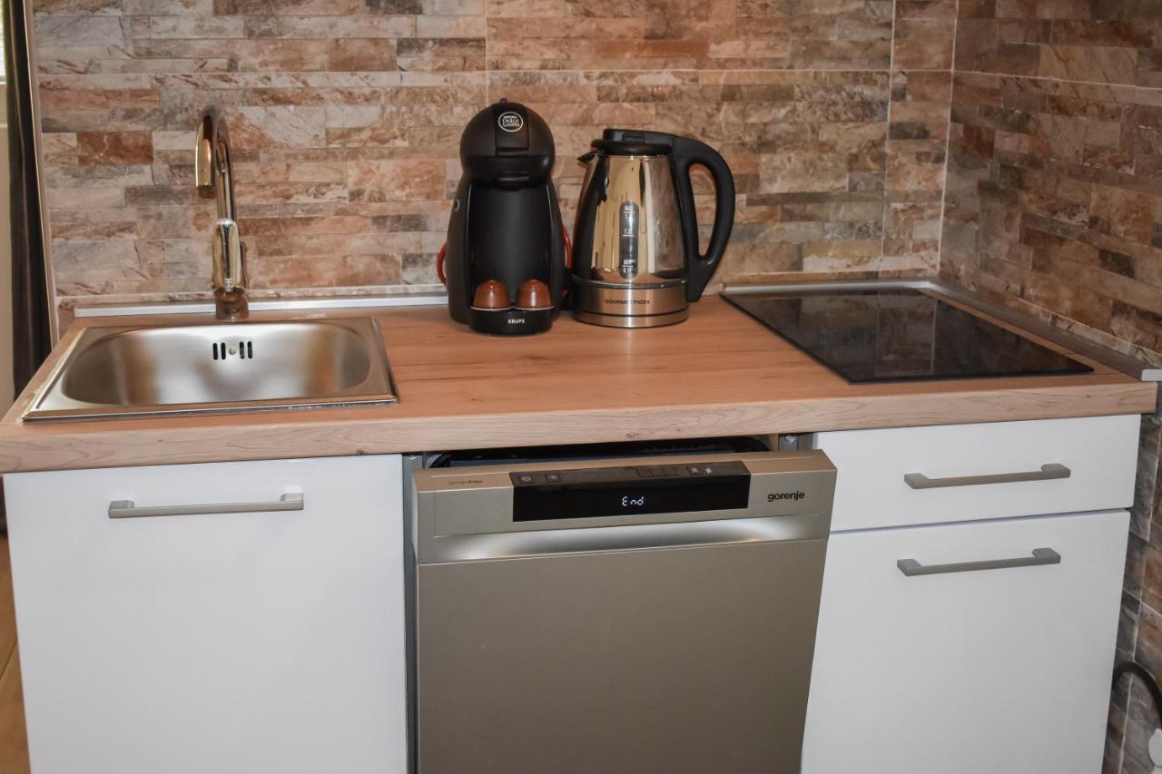 Apartmani Luky Karlobag Exterior foto